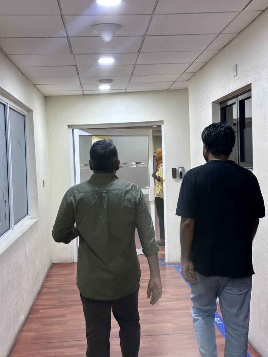 🚨 <a href="/Raxlaan/">Mohamed Raslaan 🇲🇻</a> had a heart attack from police brutality and is currently being treated at IGMH. His condition is serious. <a href="/faya_i/">Fayyaz Ismail</a> just arrived at the hospital.