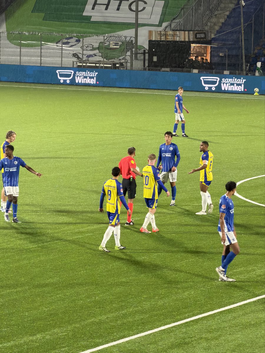 aanonsdevictori's tweet photo. Enerverende derby eindigt in 2-2
Waalwijkse goals ⚽️ Heldt, Van der Leij #RKC #dborkc https://t.co/lgjunG12HQ