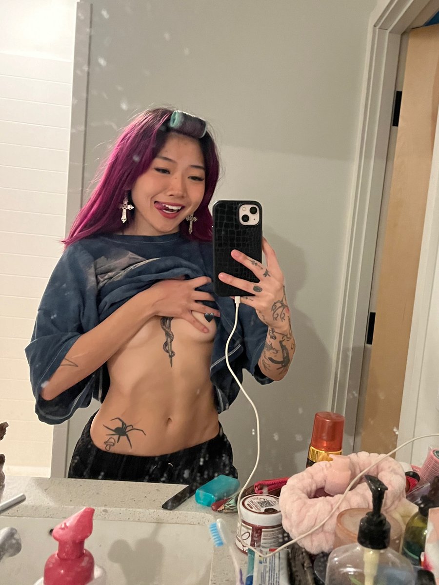 Violet Mae tweet media