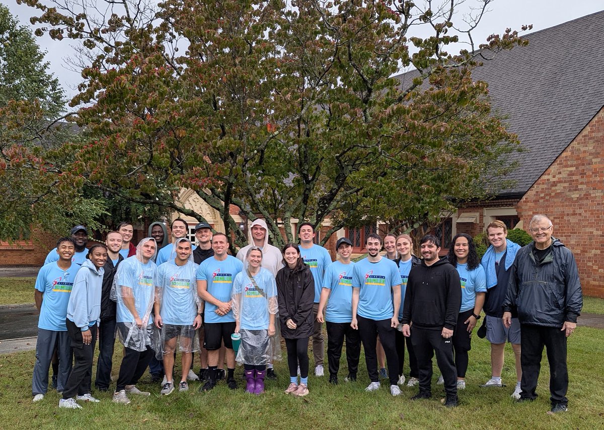 A little rain never stopped us from volunteering! 

These #LUCOM students braved the rain to help out with the Virginia 10-miler last weekend.

#LibertyMedicine | #OsteopathicMedicine