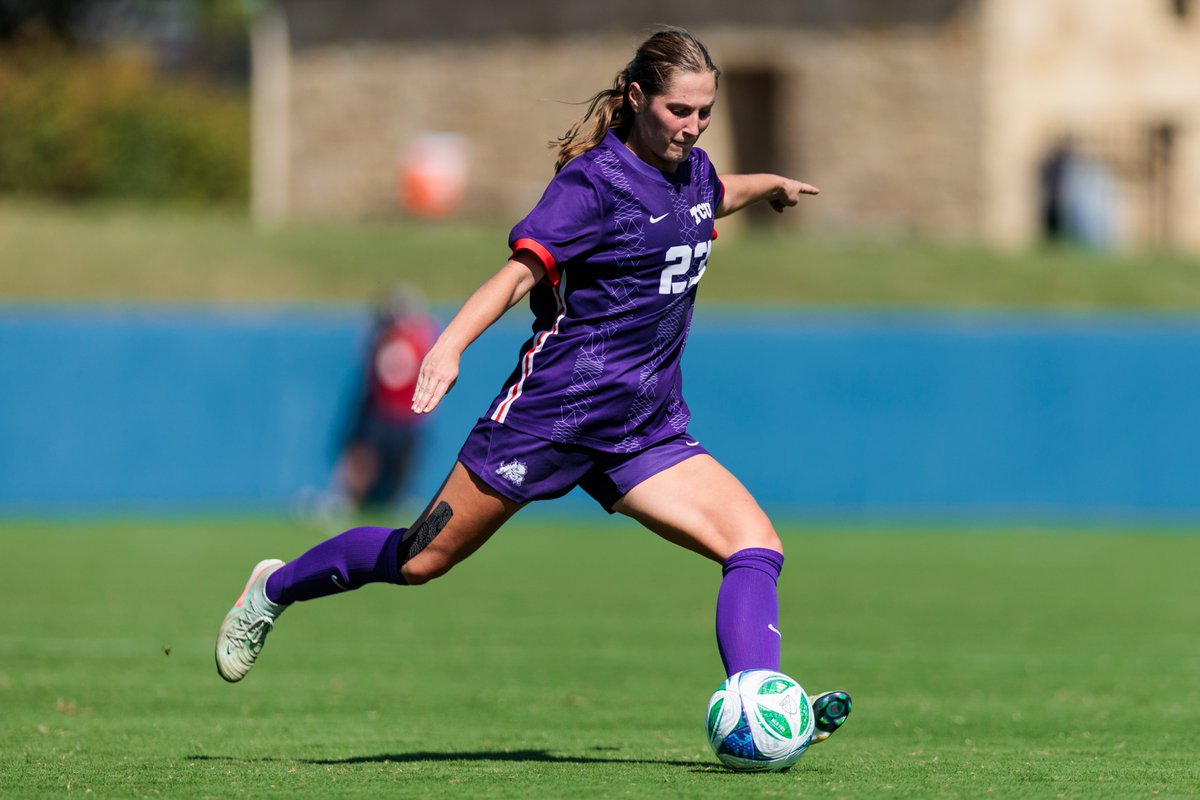 TCUSoccer's tweet image. 𝐒𝐞𝐧𝐢𝐨𝐫 𝐒𝐩𝐨𝐭𝐥𝐢𝐠𝐡𝐭: 𝐆𝐫𝐚𝐜𝐞 𝐂𝐨𝐩𝐩𝐢𝐧𝐠𝐞𝐫

A force across the back line and another four-year standout for TCU, Grace has made an impact since her freshman season. She's totaled over 4000 minutes played, appearing in 57 total matches and making 46 starts!