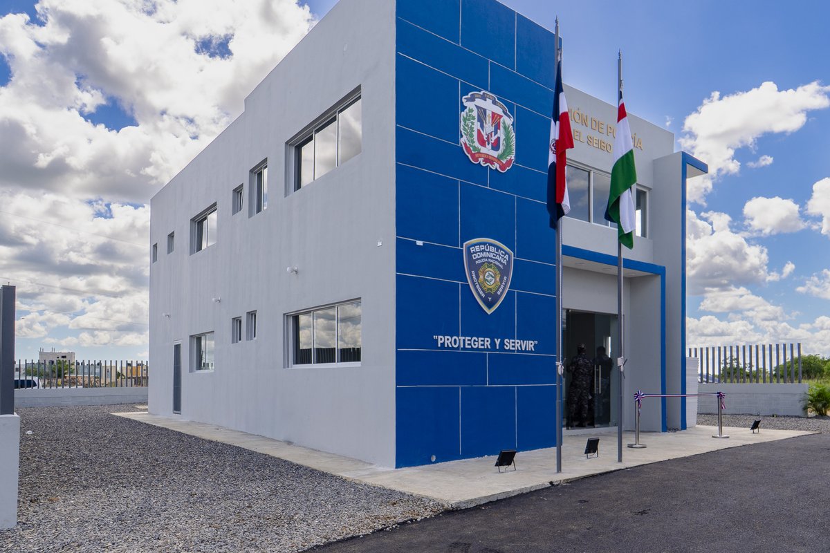 En Central Romana celebramos la inauguración de la nueva estación policial en El Seibo, construida sobre un terreno de 3,000 mts2 donados por nuestra empresa, que facilitará la labor de proteger y servir a la seguridad ciudadana en ésta comunidad.

#CompromisoCR
#CentralRomana