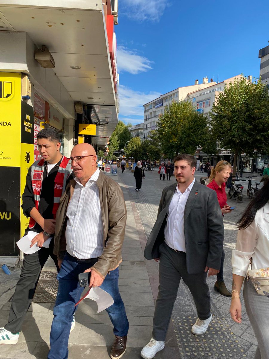 Bugün, Şanlıurfa Milletvekili Mahmut Tanal ile Gençlik Kolları İl Başkanımız Mehmet Öksüz ve Gençlik Kollarımızla birlikte "Millet İradesine Sahip Çıkıyor" mitingi öncesi esnaf ziyaretimizi gerçekleştirdik.

<a href="/MTanal/">Av.Mahmut TANAL</a>