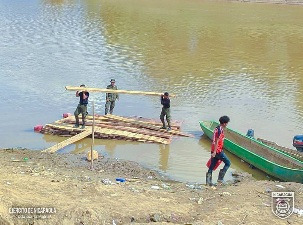 EjercitoNic's tweet photo. #NOTAINFORMATIVA | A través de servicio operativo del Batallón Ecológico #BOSAWAS, en el Puesto Militar de Control Forestal y en el muelle del municipio de #Alamikamba, se ocupó 12,769 pie tablar de madera, la que era trasladada de manera ilegal. #TodoPorLaPatria https://t.co/usqATz6tqZ
