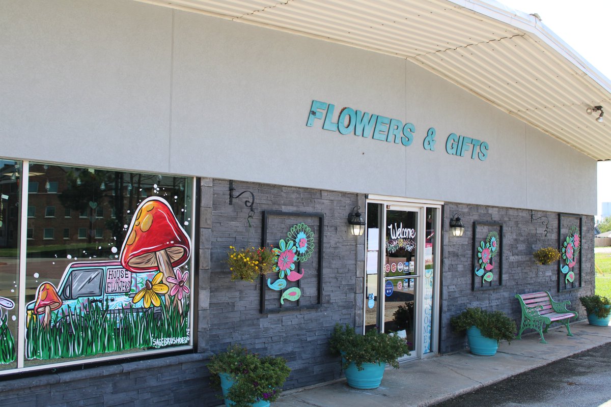 Want to explore #ShawneeOK like a local? Head off the beaten path to discover some of our favorite hidden gems! From vintage shops full of treasures to quiet corners perfect for a photo op, there's always something new to find.

What's your favorite hidden gem in Shawnee?