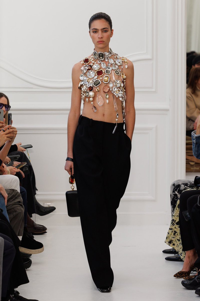 MusebyN's tweet photo. Collection printemps/été Givenchy faite par Sarah Burton…
#PFWSS26 #GivenchySS26 https://t.co/fcYa7wpNuU