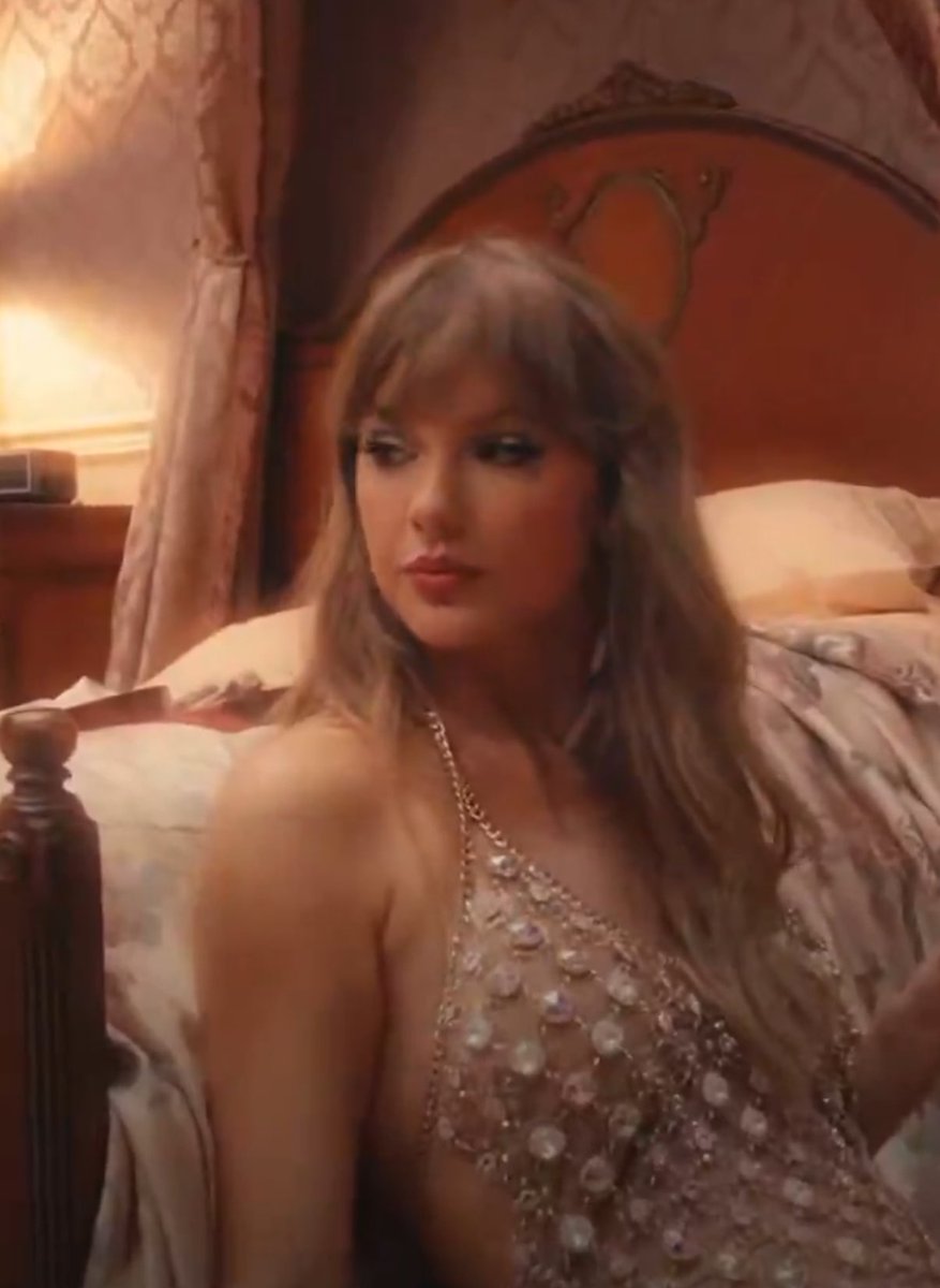 TSwiftLA's tweet photo. 📸 | New photos of Taylor Swift for #TSTheLifeOfAShowgirl https://t.co/gLUrcQFJ3I