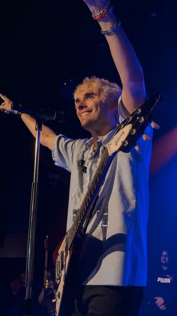 i can’t believe one of my favorite pictures i took of awsten smiling is bc he was asking “buttholes or jellyfish” about the light fixtures in the venue