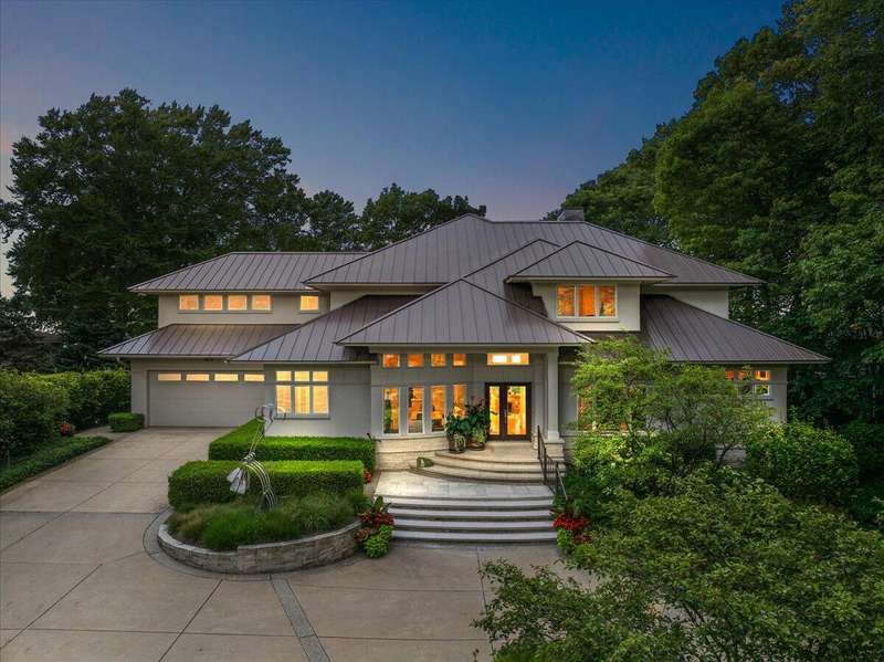 LeadingRE tweet media