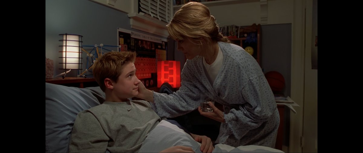 lerdog's tweet image. Eu não-ironicamente acho uma graça terem alterado a idade do Tim, mas não terem mudado muita coisa do roteiro, porque faz a Nora parecer ainda mais superprotetora tratando ele como se fosse um neném #FinalDestination2