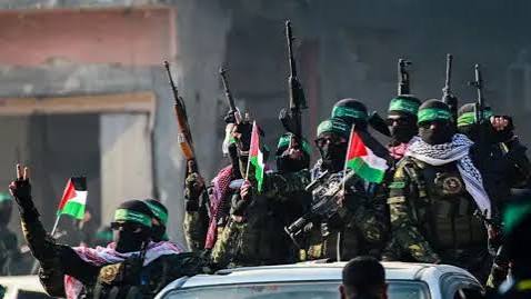 Awakeningmedia1's tweet photo. 🚨Hamas says it is ready to negotiate under Trump’s Gaza plan  offering to release all Israeli hostages and hand over governance to a technocratic Palestinian body, if conditions are met.
But no deal yet on what comes “the day after." #Gaza https://t.co/4bffC7OjRZ
