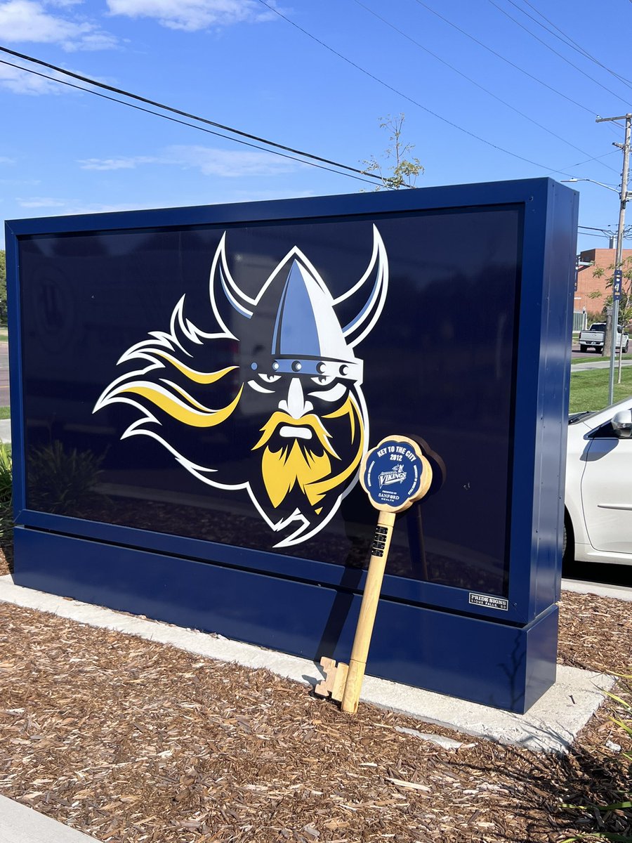 One last drive around campus before tomorrow 🏎️🗝️

#BeTheRock⚔️#BuildingChampions