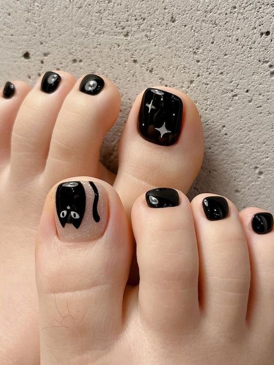 SolesOfIre's tweet photo. My girlie that I usually go to the salon with will be leaving until mid October, but I just found these cute ideas on Pinterest for spooky season... 😔  #notmyfeet https://t.co/u6qM5r6Bon