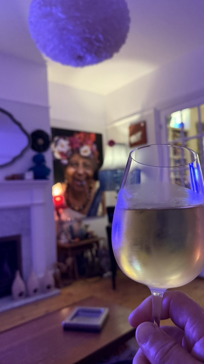 Yes it’s a large glass! Fkn need this after a very shite week. Cheers!