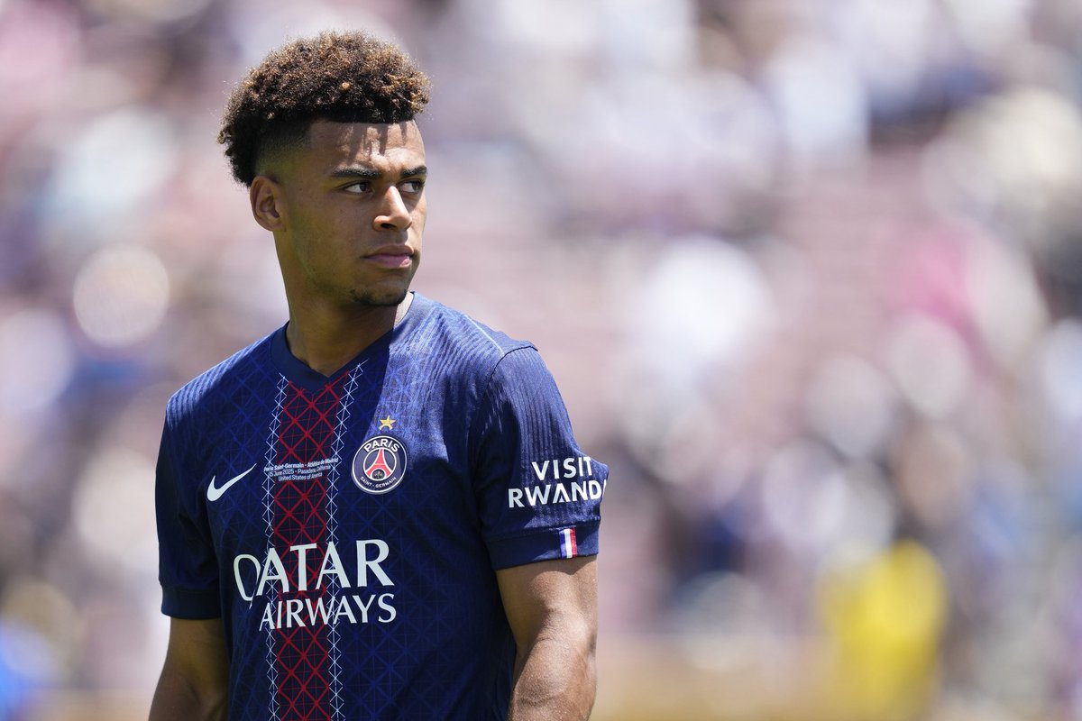 lasource75006's tweet image. 🥉Le troisième joueur le plus demandé côté flocage par les supporters parisiens est Désiré Doué. Lui aussi monte très très fort dans le cœur des parisiens. #PSG #FLOCAGE