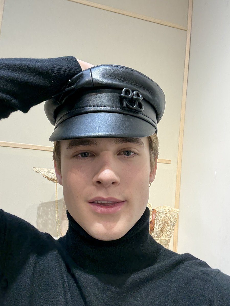 Romeo Halker Twink tweet media