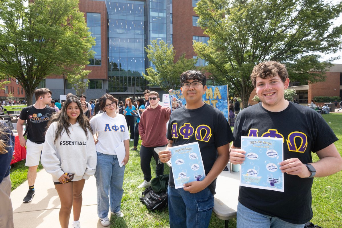 MasonPatriots's tweet image. 🚨Did you know that there are over 500+ registered student organizations at Mason? That means that there is an organization out there for everyone! Explore Mason360 to find the right fit for you! 

#MasonNation #StudentInvolvement #GetInvolved