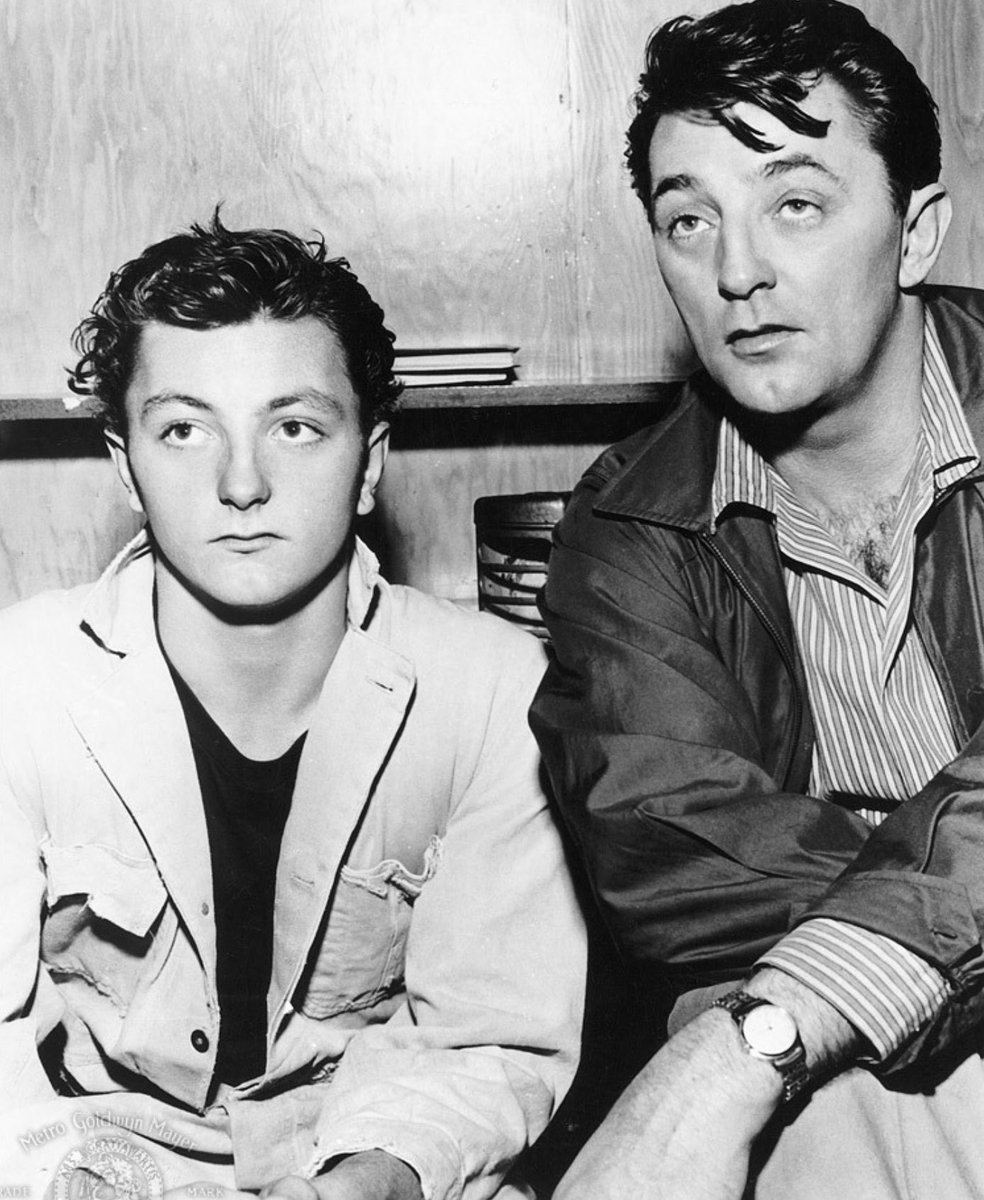 noirgal17's tweet image. RIP James Mitchum, seen here with his dad in THUNDER ROAD (1958). Sincere condolences to the Mitchum family.
