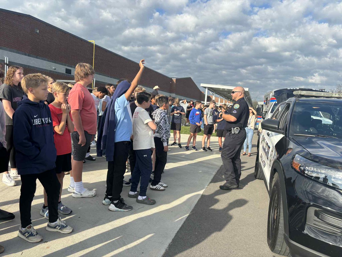 GallatinPolice's tweet photo. Career Day at Liberty Creek Middle School!

Today, the Gallatin Police Department had the pleasure of participating in Liberty Creek Middle School’s Career Day! Our officers loved sharing what they do, answering questions, and inspiring the next generation of community leaders. https://t.co/wzT9FZKrOf