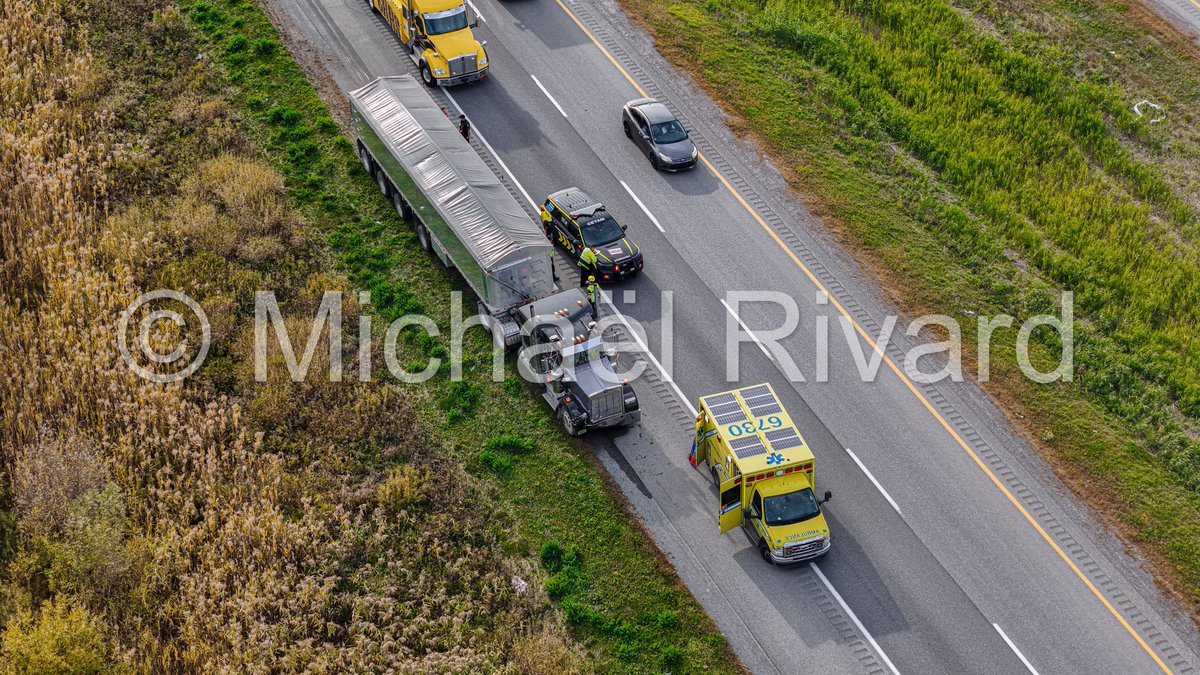 MAJEUR : Accident majeur sur l’autoroute 30 à Beauharnois. Un camion semi-remorque est impliqué. Au moins deux personnes sont grièvement blessées, dont un enfant.