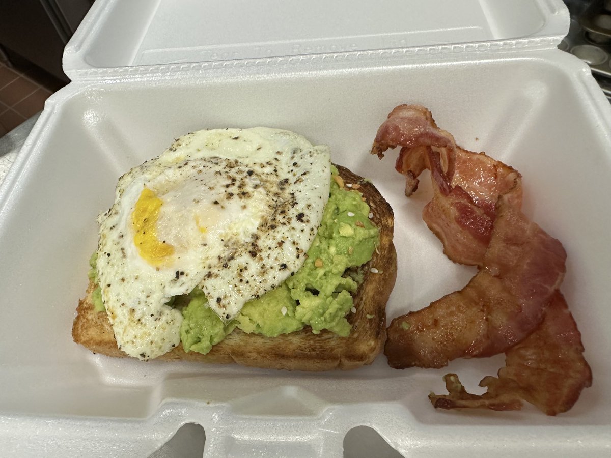 apexculinary's tweet image. Huevos rancheros power bowls, southwest salad, avocado toast specials at The Palm Leaf and CA 1 students making soufflés! 🌴