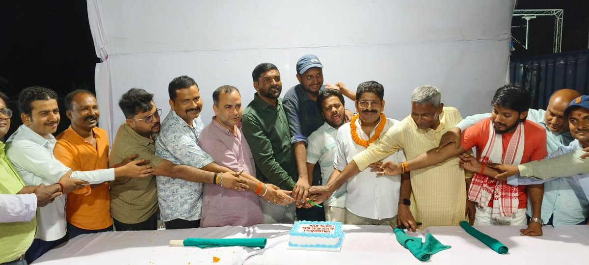 umesh78kumar's tweet image. बहुत लंबे संघर्ष के बाद आखिरकार वैशाली सुपरफास्ट हमें मिल ही गई!
आज राघोपुर स्टेशन पर इसका शानदार  स्वागत समारोह हुआ
यह पल सुपौल और पूरे क्षेत्र के लिए गर्व का विषय है!
Thank You M P 
 Thank You ECR!। @RailMinIndia @AshwiniVaishnaw @ECRlyHJP @GM_ECRly @spjdivn @PMOIndiat