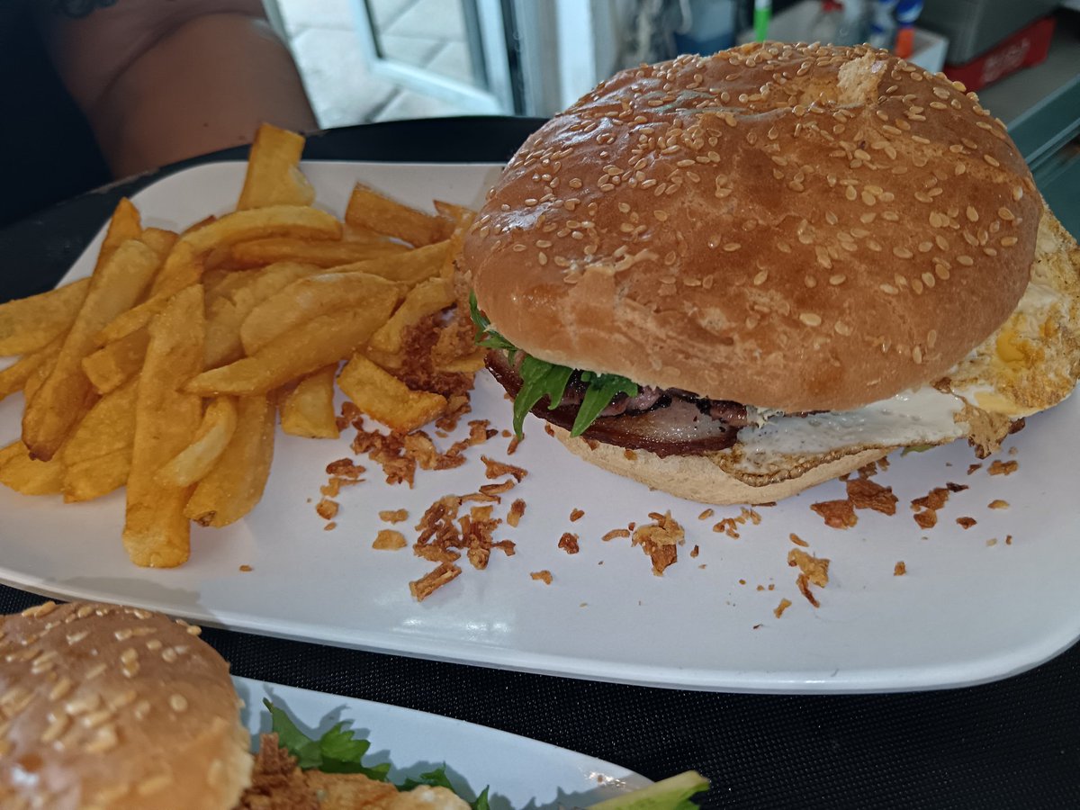 sorymadridista's tweet photo. Un poquito de todo. 
#DoñaManuela 
#Retamar
#Tapas
#Almeria
#CamareraEsposabella https://t.co/diJHJPor6i