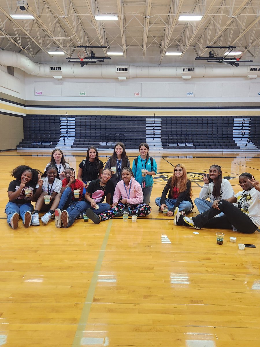 LadyTigerBBall1's tweet image. What better way to "float" into the weekend than with root beer floats😋. Thank you Booster Club!  #SicEmTigers🐅 #FloatinOnaFriday #almosttime