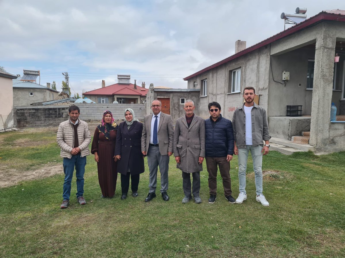 “1 Ekim Dünya Yaşlılar Günü ” münasebetiyle İlçe Kaymakamımız Sn.Furkan KORKUSUZ ,Sosyal Yardımlaşma ve Dayanışma Vakıf Müdürümüz Sn . Abdulhekim ADIGÜZEL , ASHM Müdür V. Sn. Sahibe BARAÇ Vakıf personellerimizle birlikte büyüklerimizi ziyarette bulunarak hayır dualarını aldılar.