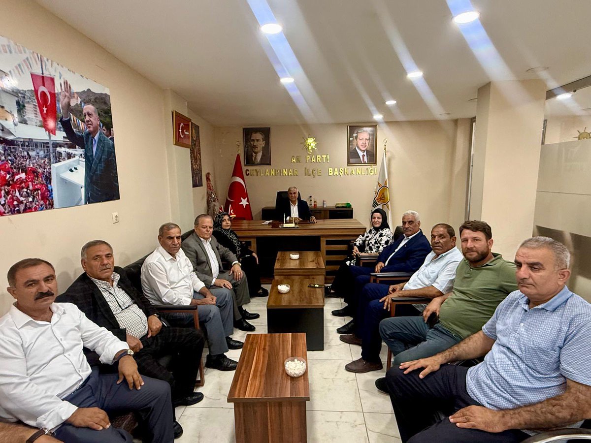 IHSANDEGIRMENC's tweet photo. Milletin evi Ak Parti İlçe başkanlığımızda kıymetli hemşehrilerimizle bir araya gelerek talep ve önerilerini dinledik. Halkımızın sesine kulak verip çözüm yolları üretmek, sorunları yerinde tespit ederek gerekli adımları atmak en büyük önceliğimizdir.

Milletimizden aldığımız güç ve destekle ilçemizin her alanda gelişmesi için gece gündüz çalışmaya devam edeceğiz.

@CYAZMAC @milhamigunbegi @ibrahimeyyupogl @malicevheri @abuyukgumus @AKPART006 @HikmetBasak_63 @bybekirbozdag @ProfDrDusak @akpartiurfa @yusufkus063