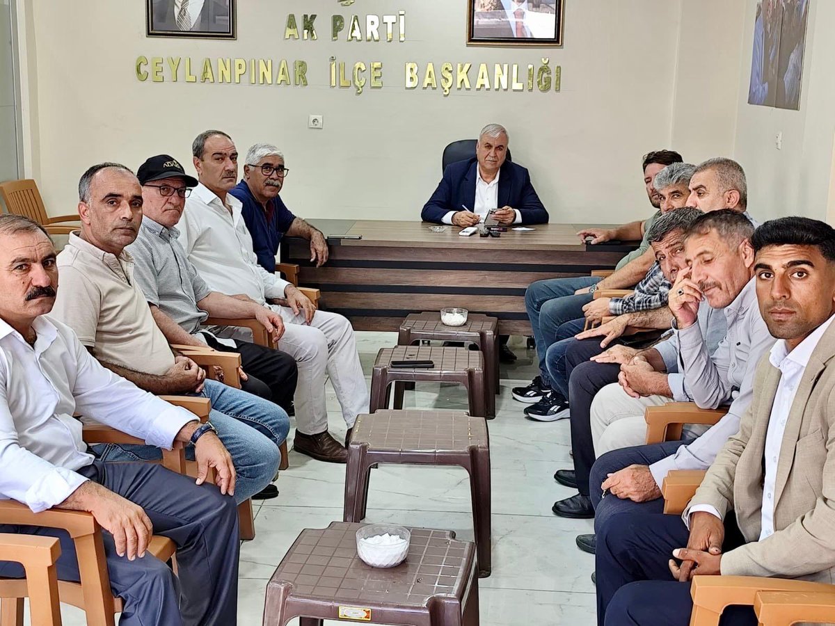 IHSANDEGIRMENC's tweet photo. Milletin evi Ak Parti İlçe başkanlığımızda kıymetli hemşehrilerimizle bir araya gelerek talep ve önerilerini dinledik. Halkımızın sesine kulak verip çözüm yolları üretmek, sorunları yerinde tespit ederek gerekli adımları atmak en büyük önceliğimizdir.

Milletimizden aldığımız güç ve destekle ilçemizin her alanda gelişmesi için gece gündüz çalışmaya devam edeceğiz.

@CYAZMAC @milhamigunbegi @ibrahimeyyupogl @malicevheri @abuyukgumus @AKPART006 @HikmetBasak_63 @bybekirbozdag @ProfDrDusak @akpartiurfa @yusufkus063
