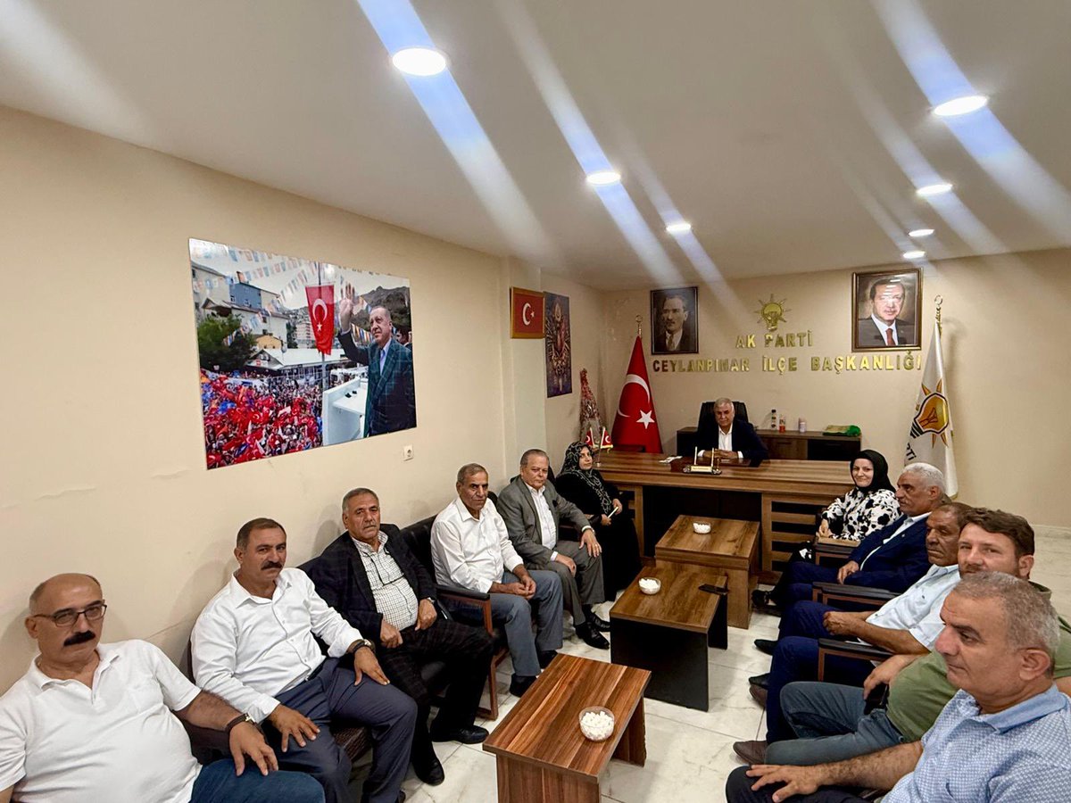 IHSANDEGIRMENC's tweet photo. Milletin evi Ak Parti İlçe başkanlığımızda kıymetli hemşehrilerimizle bir araya gelerek talep ve önerilerini dinledik. Halkımızın sesine kulak verip çözüm yolları üretmek, sorunları yerinde tespit ederek gerekli adımları atmak en büyük önceliğimizdir.

Milletimizden aldığımız güç ve destekle ilçemizin her alanda gelişmesi için gece gündüz çalışmaya devam edeceğiz.

@CYAZMAC @milhamigunbegi @ibrahimeyyupogl @malicevheri @abuyukgumus @AKPART006 @HikmetBasak_63 @bybekirbozdag @ProfDrDusak @akpartiurfa @yusufkus063