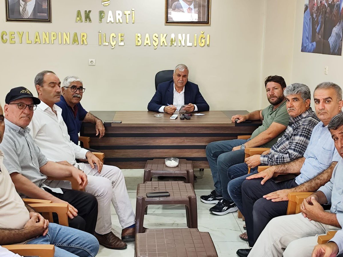 IHSANDEGIRMENC's tweet photo. Milletin evi Ak Parti İlçe başkanlığımızda kıymetli hemşehrilerimizle bir araya gelerek talep ve önerilerini dinledik. Halkımızın sesine kulak verip çözüm yolları üretmek, sorunları yerinde tespit ederek gerekli adımları atmak en büyük önceliğimizdir.

Milletimizden aldığımız güç ve destekle ilçemizin her alanda gelişmesi için gece gündüz çalışmaya devam edeceğiz.

@CYAZMAC @milhamigunbegi @ibrahimeyyupogl @malicevheri @abuyukgumus @AKPART006 @HikmetBasak_63 @bybekirbozdag @ProfDrDusak @akpartiurfa @yusufkus063