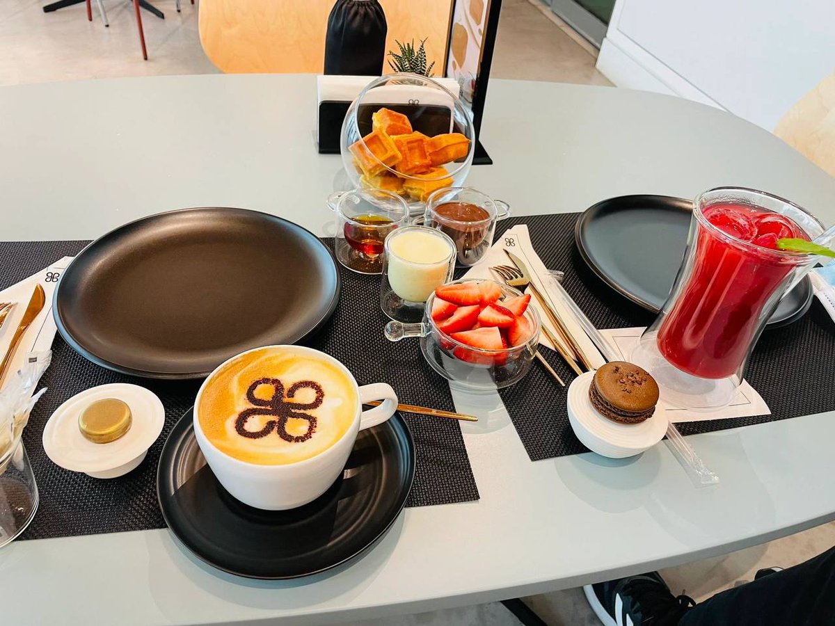 ssl883's tweet photo. 😌 Friday afternoon: coffee, to-do list, and dreams of weekend. #FridayMood #Relax https://t.co/37RVWM2SOU