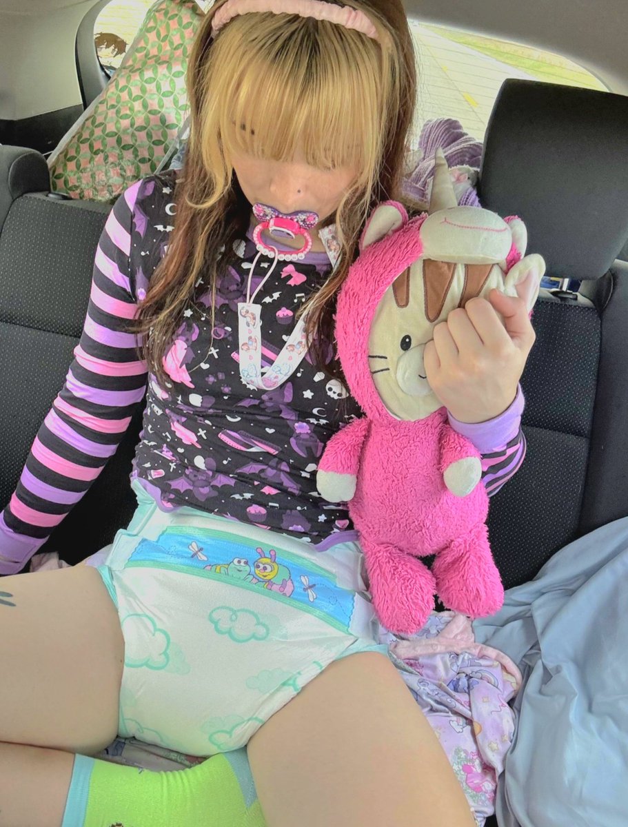 d_subby's tweet photo. on a roadtrip with mommy and daddy for my birthday weekend! 

guess who is stuck in the backseat in double diapers the whole way.... <3 https://t.co/7eHAfOotAt