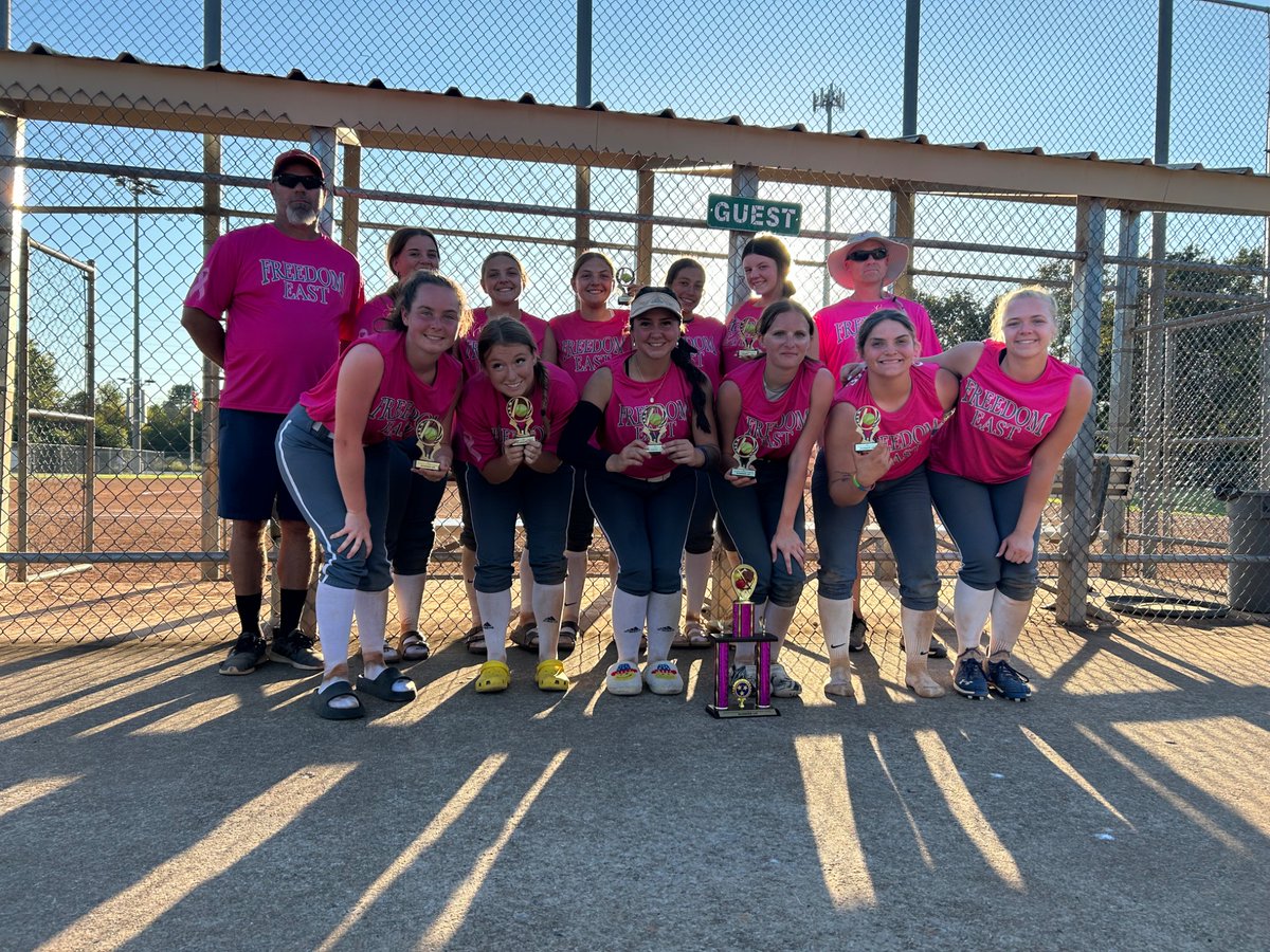 KYFreedomEast's tweet photo. Our lil independent team went down to Nashville last weekend and had played well.  Went 2-2 in pool play knocking off 2 really good teams.  Followed up going 2-1 in bracket and finished 2nd.  
@asburysoftball1 @TMU_Softball @SUCoachArt @TransySBCoach @KYSUSoftball https://t.co/SWV86oxxG4