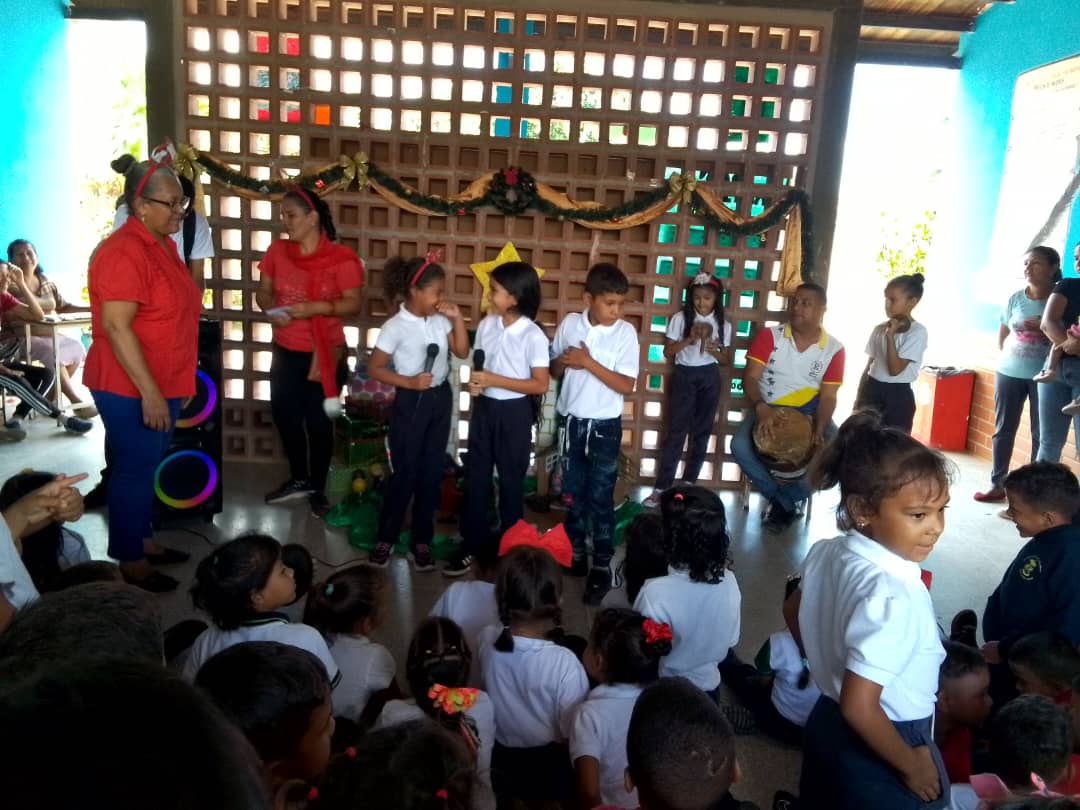 Educación inicial y educación primaria en su parrandon navideño
