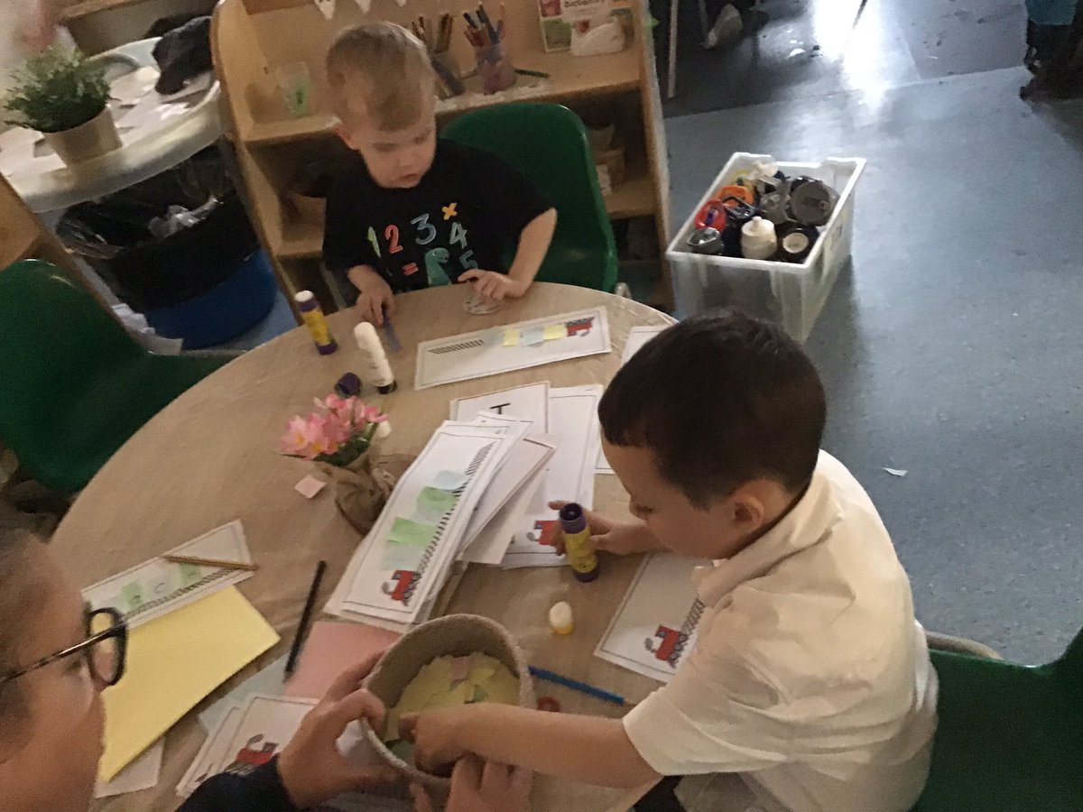 Receptionmonksd's tweet image. For Maths party day, #classR1 loved our theme of trains @merseyrail. We investigated shape patterns, built train tracks, played pairs, drew maps and even made our own name trains using coloured paper to create patterns. @Monksdownmaths2