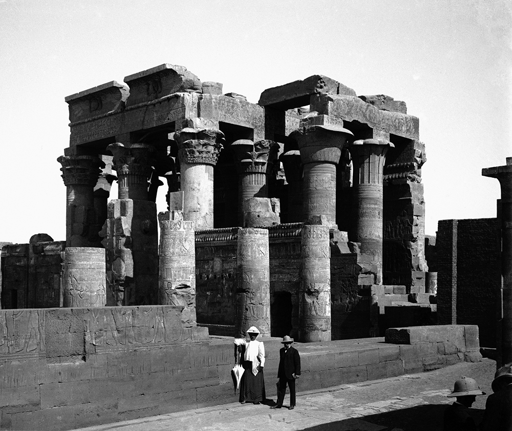 Després, a l'antic laboratori fotogràfic d'Antoni Amatller a les golfes vam poder gaudir d'una conferència per part de Carmen Perrotta, Responsable de Documentació, Registre  i Conservació Preventiva de la Fundació Amatller, sobre Amatller i la seva fotografia de viatge.