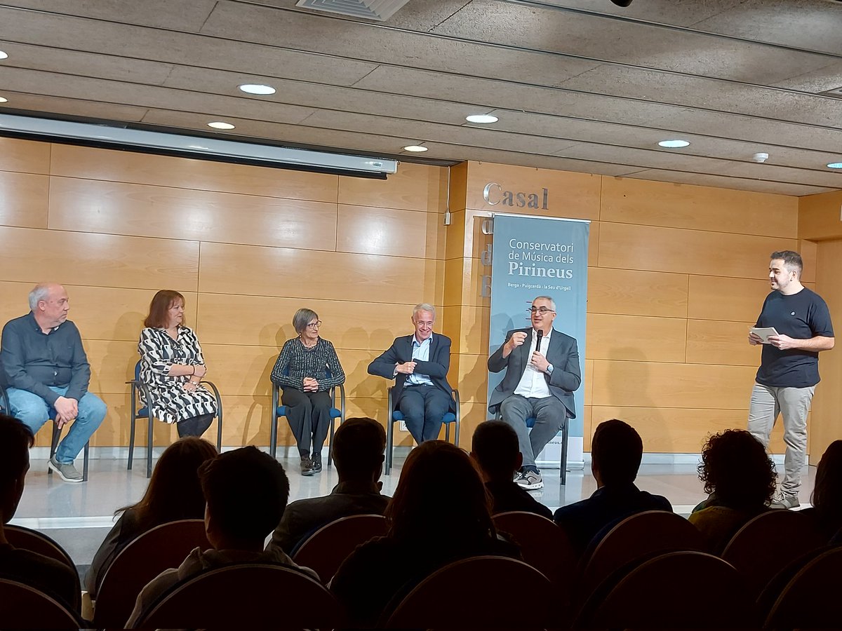 1/4 Feliç aniversari, <a href="/cmpirineus/">Conservatori dels Pirineus</a>!
Fa més de 10 anys, una alcaldes amb visió de futur van imaginar un Conservatori que apropés l'estudi musical professional a les comarques de muntanya. Superats molts entrebancs i dificultats legislatives i administratives,