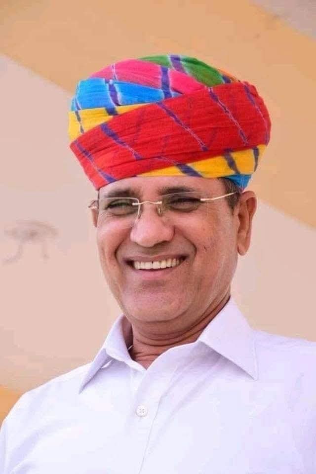 manoj86872's tweet photo. प्रदेश के कद्दावर किसान नेता रामेश्वर डूडी जी हम सबके बीच नहीं रहे 💔 
भगवान स्वर्गीय श्री रामेश्वर डूडी जी की आत्मा को अपने श्री चरणों मे स्थान एवं शोकाकुल परिजनों को ये वज्रपात सहने की हिम्मत प्रदान करे...
ॐ शांति... https://t.co/FKhHSVgXMY