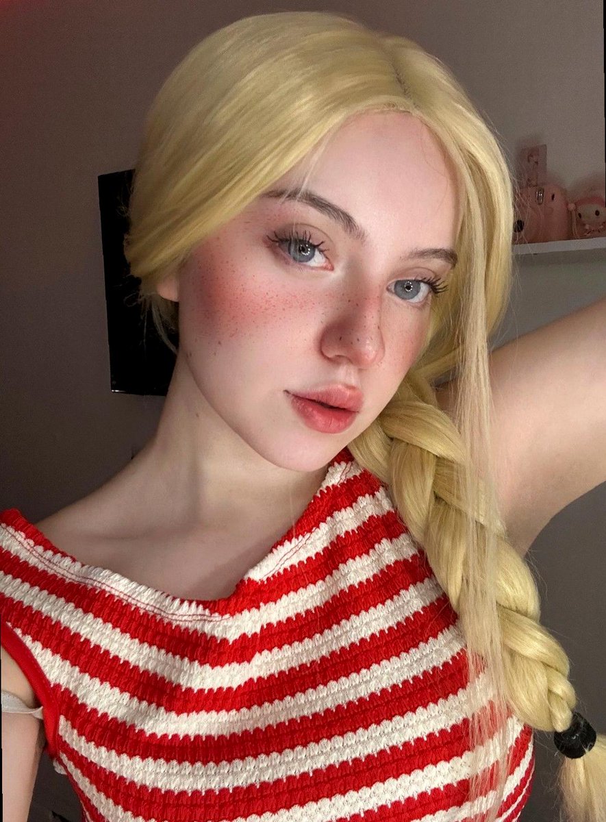 Molly Clark 🍒 tweet media