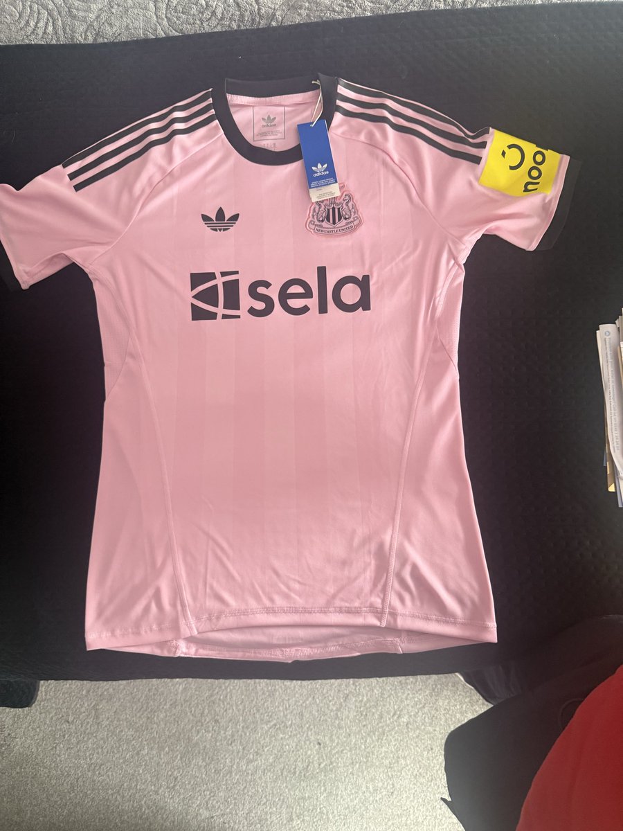 PATOuk's tweet image. I have two of these available, need to sell this weekend otherwise going back to shop for them to sit in warehouse unused. Let me know if you’re interested. Brand new from club shop, both size Large. #NUFC