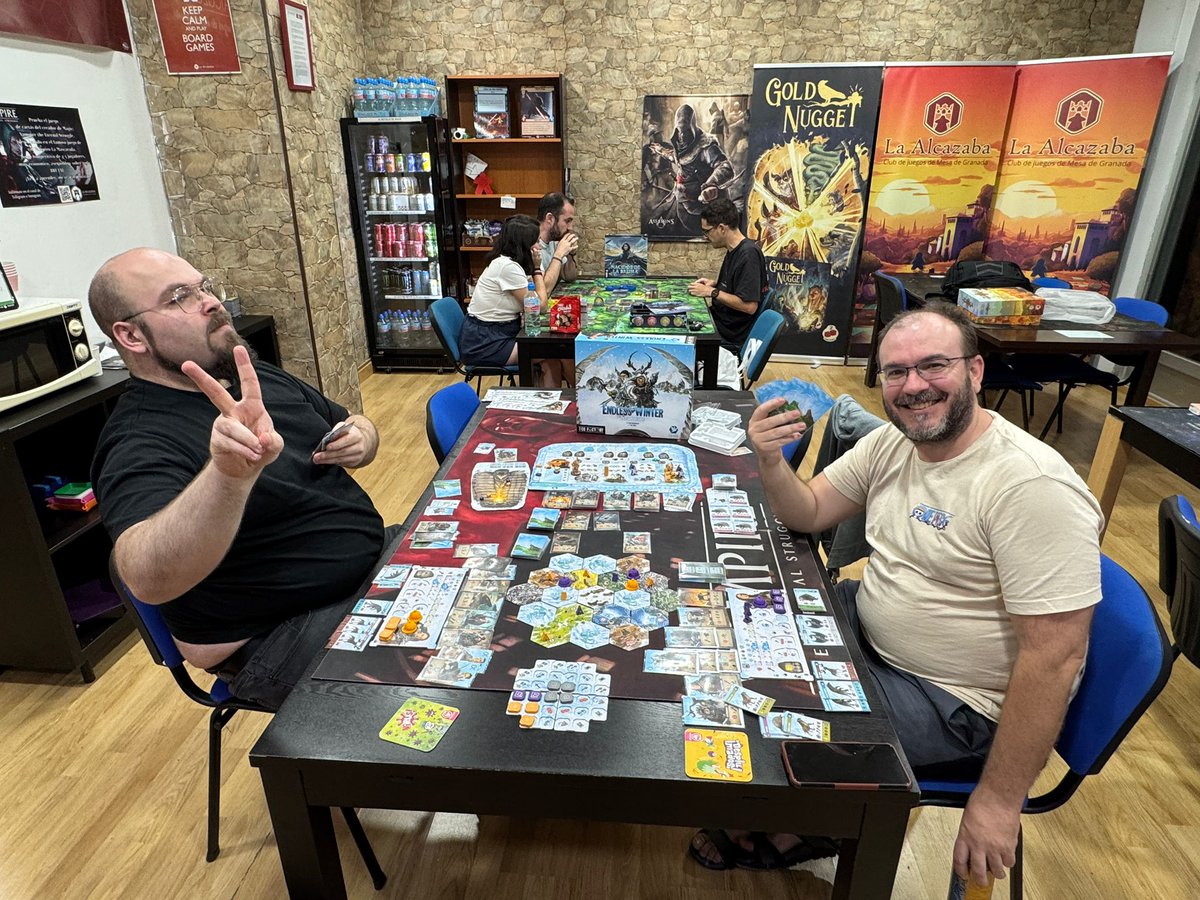 En #LaAlcazabaDeJuegos también bajamos las temperaturas con #EndlessWinter de <a href="/games_delirium/">Delirium Games</a> 

Un euro durito y helado, donde toca cazar, explorar y expandirse mientras intentas que el frío no congele tus planes.

Nadie se quedó “tieso”… bueno, salvo cuando el invierno aprieta