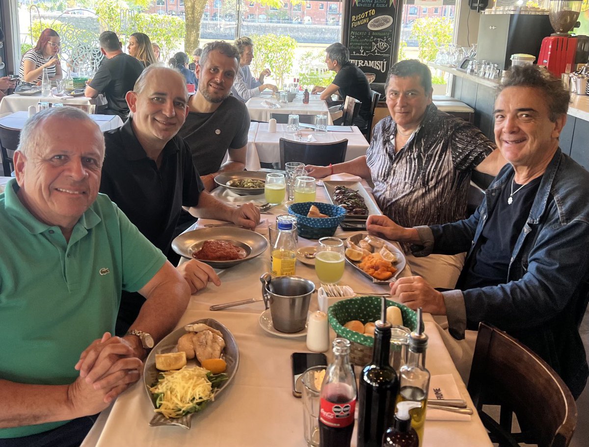 MAGOSINDIENTES's tweet image. Hermoso #Almuerzo con #Amigos en #IlFiume #PuertoMadero !!!!