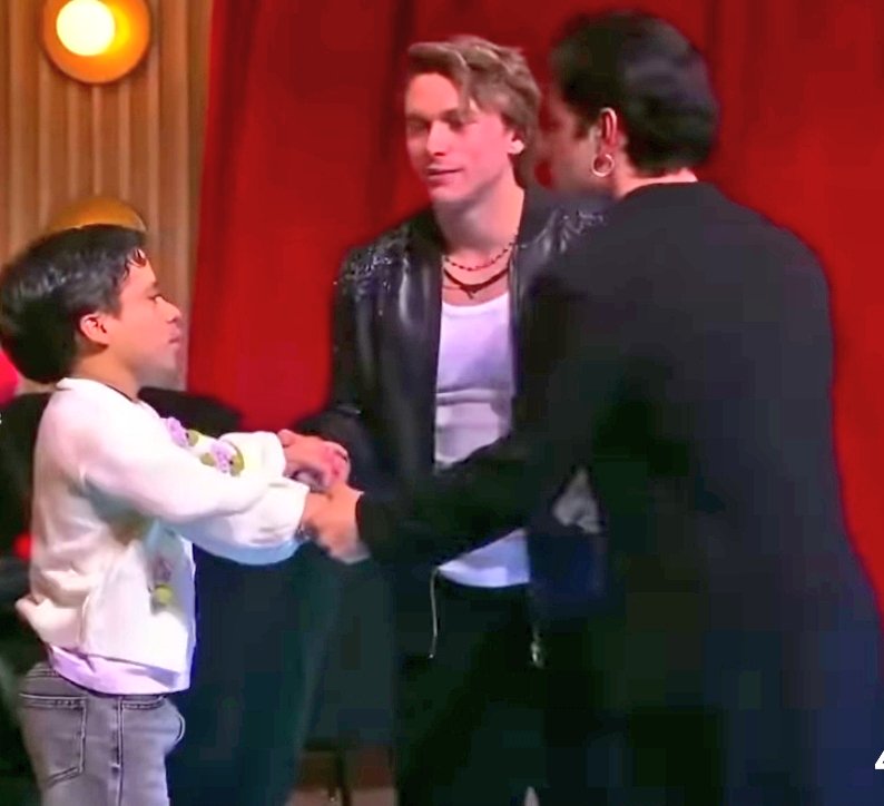 HELET22's tweet photo. Esta debió haber sido
La final
😭✨️🖤
#LaCasaDeAaron
#frude
#AARONNUESTROGANADOR
😭👑✨️
@ArnMercurio https://t.co/9AjANnEKHX
