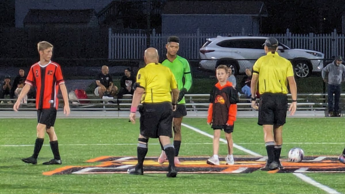 clearprincipal's tweet image. Clearview&apos;s Honorary Hawk cheered on the Nighthawks while having a blast as the game.  

#HPSDawesome #Boyssoccer #futuresoccerstar