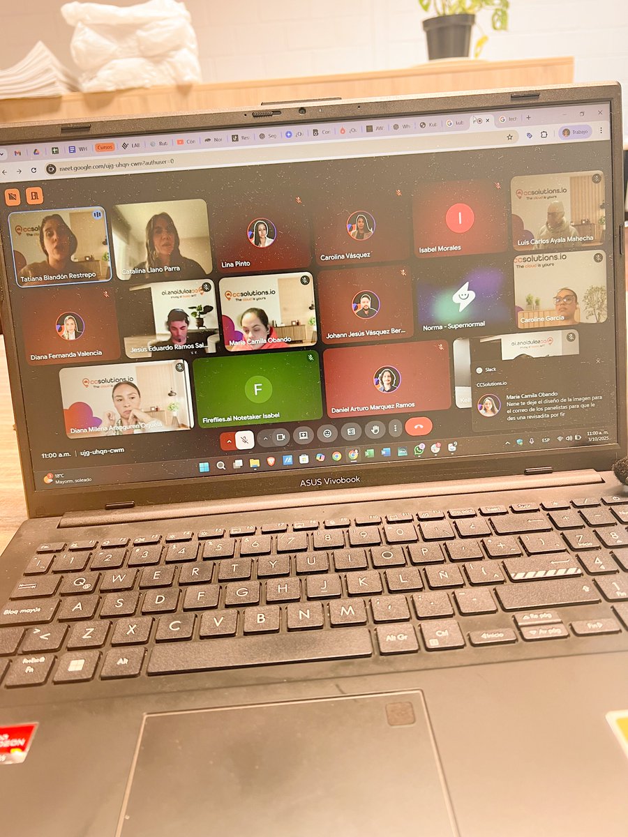 ccsolutions_lat's tweet image. Hoy nos tomamos una pausa para hablar de liderazgo con Selia.
Un espacio que nos recordó que liderar en entornos híbridos no es dar órdenes, es conectar con
confianza + empatía + autogestión = equipos más fuertes 💡
#CCSolutions #Liderazgo #TrabajoHíbrido #BienestarLaboral
