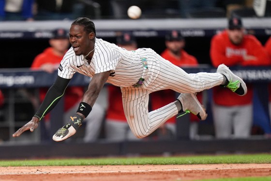 CSekav's tweet photo. ⛳️YankeesEdge Rival Red Sox 4-3 in Thrilling AL Wild-Card Game
What a nail-biter! Yankees clutch a 4-3 win over Red Sox, forcing Game 3. Baseball drama at its finest—who's your pick?
FOLLOW  FOR MORE👍 ⚾🔥
#Yankees #RedSox #MLBPlayoffs #Viral #FYP

https://t.co/9iLKWPgPDR https://t.co/MGraCzsJJE