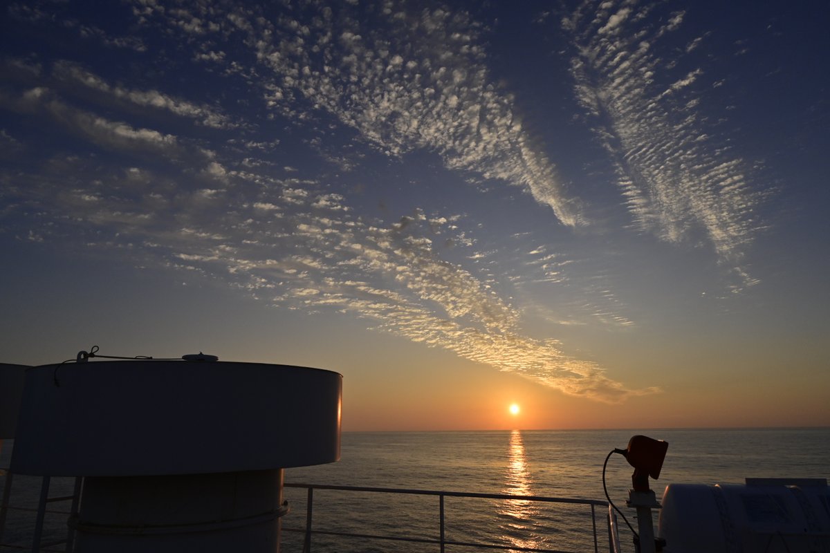 陽が昇ってました。おやすみなさい。。